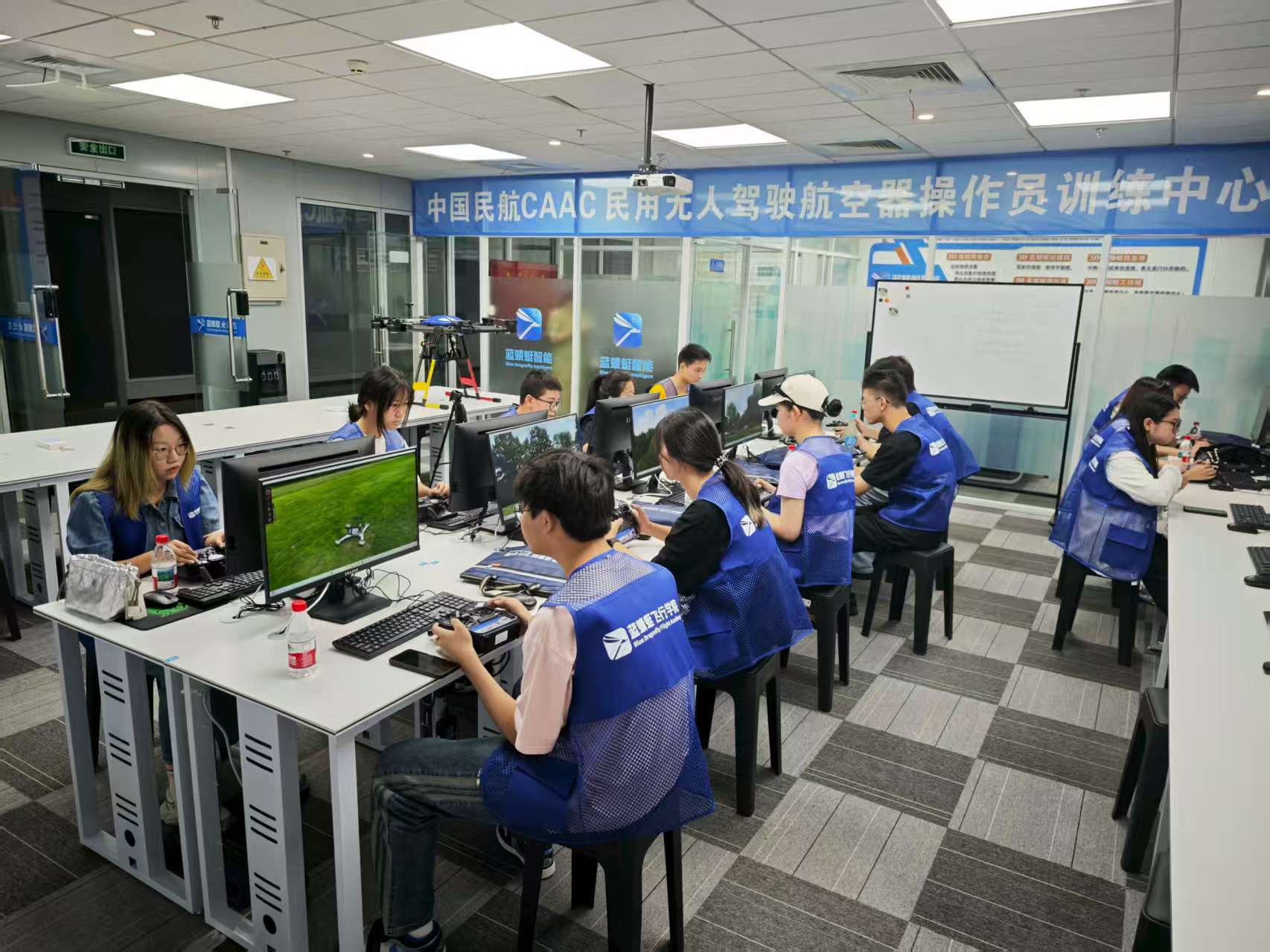 低空经济爆发！100个就业新赛道，CAAC无人机执照是起飞密钥（一）